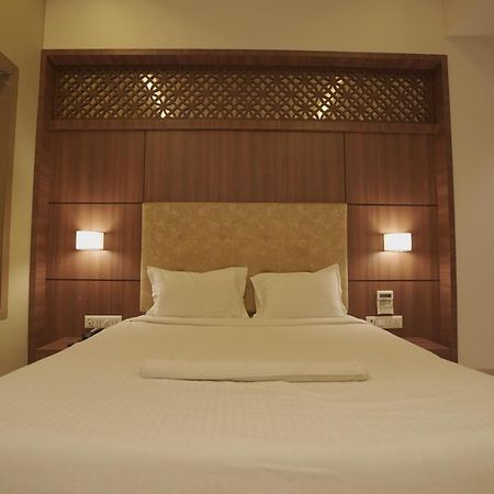 Hotel Mathoshree 탄 외부 사진