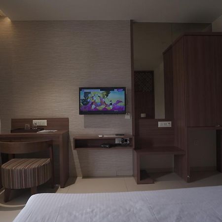 Hotel Mathoshree 탄 외부 사진