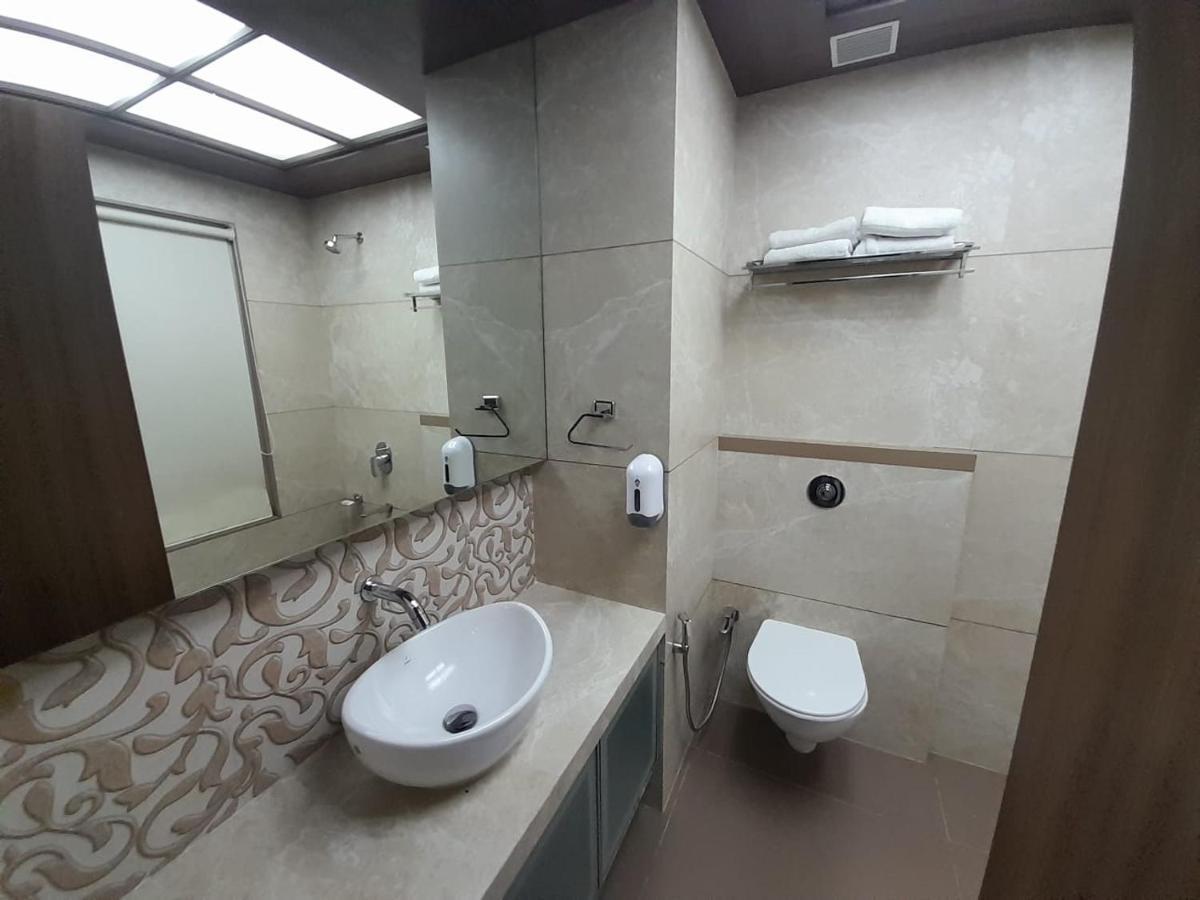 Hotel Mathoshree 탄 외부 사진