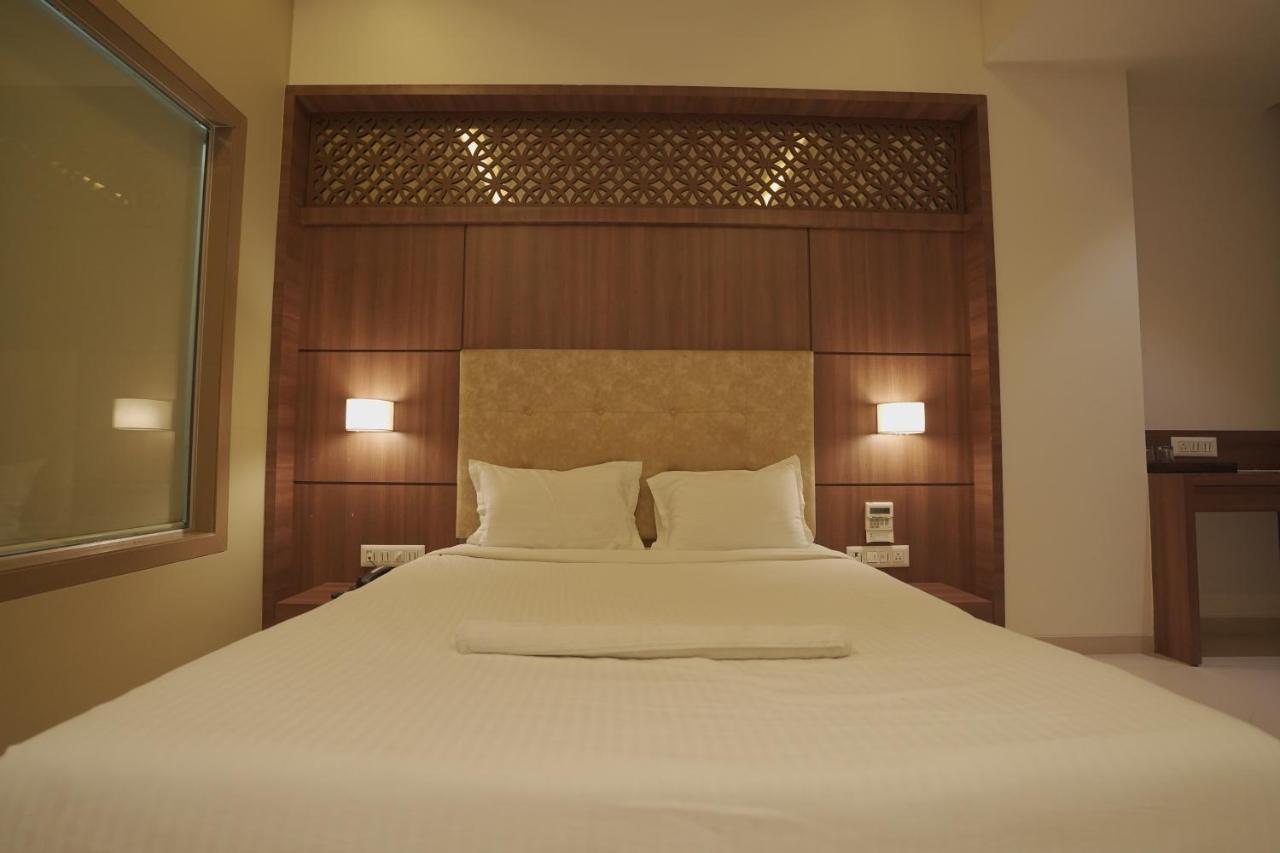 Hotel Mathoshree 탄 외부 사진