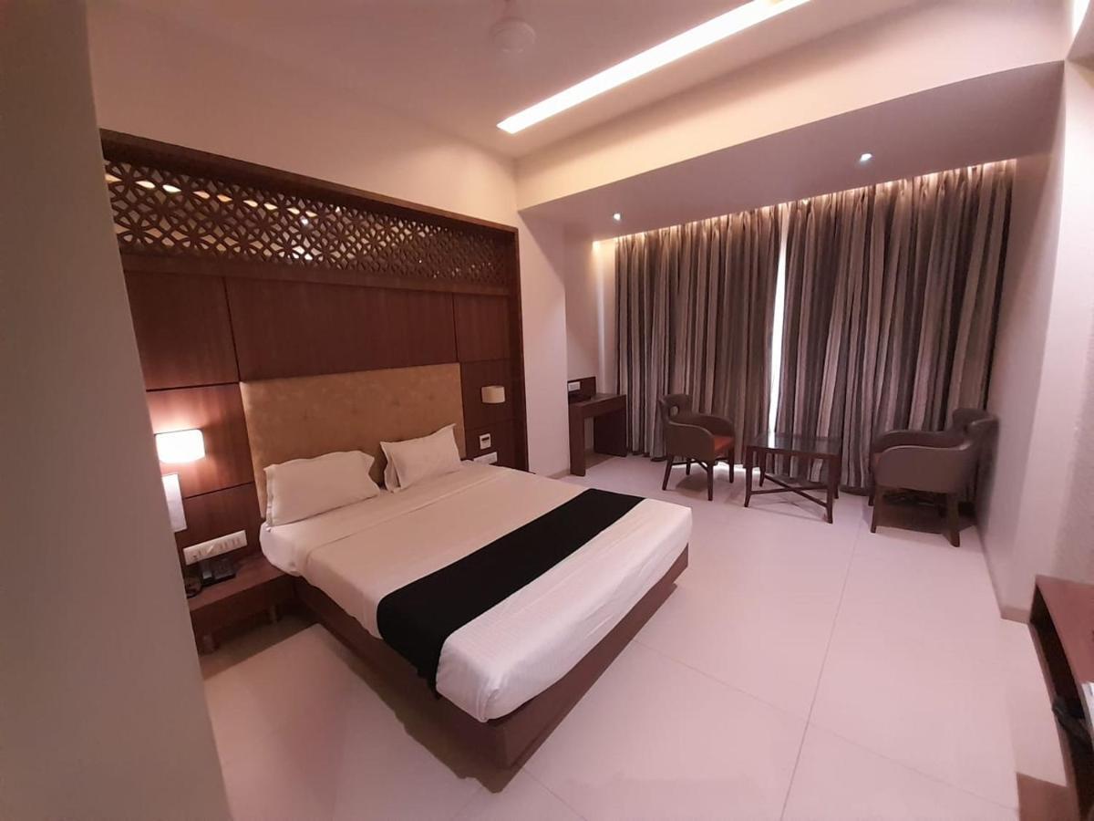 Hotel Mathoshree 탄 외부 사진