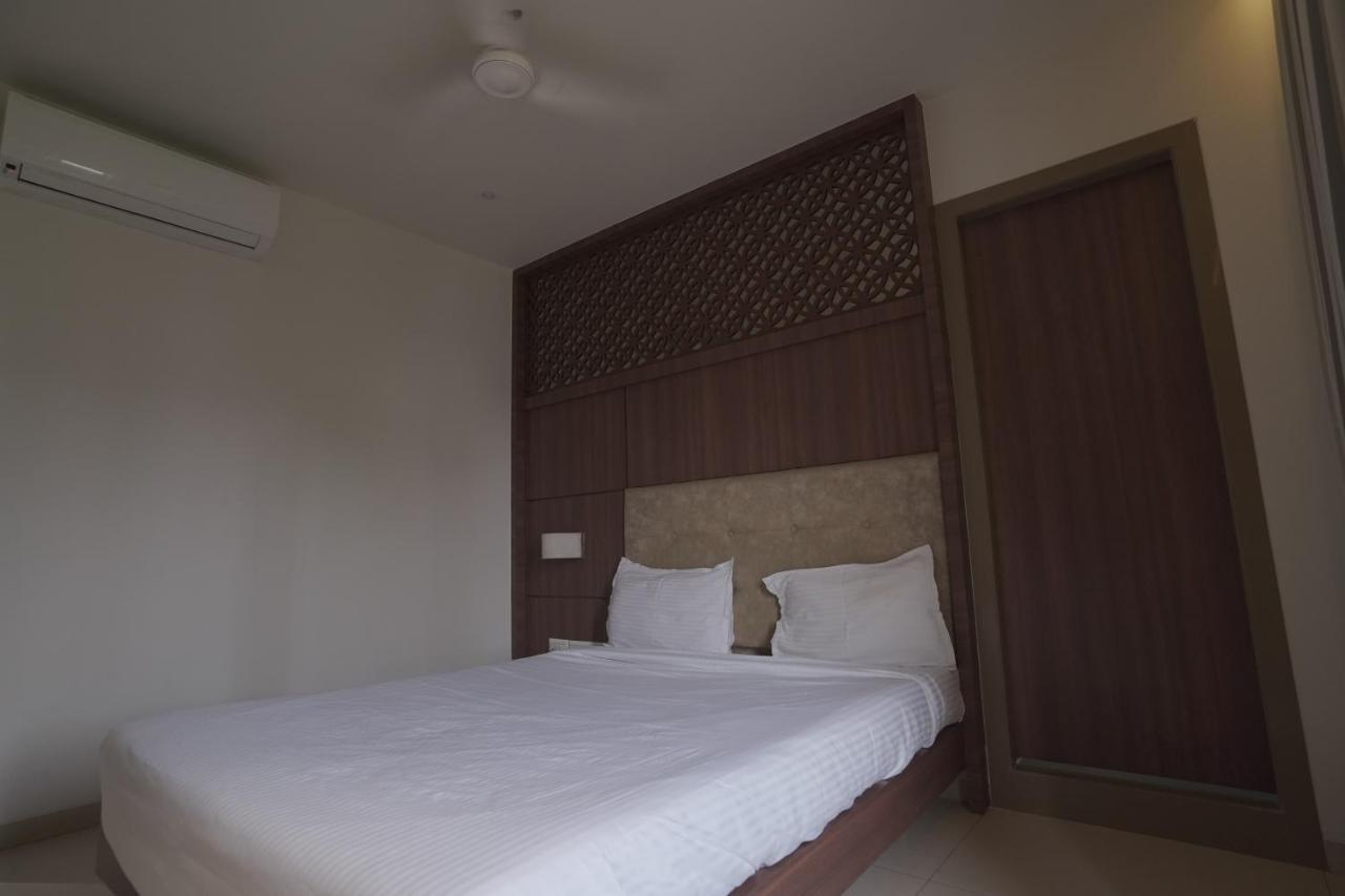 Hotel Mathoshree 탄 외부 사진