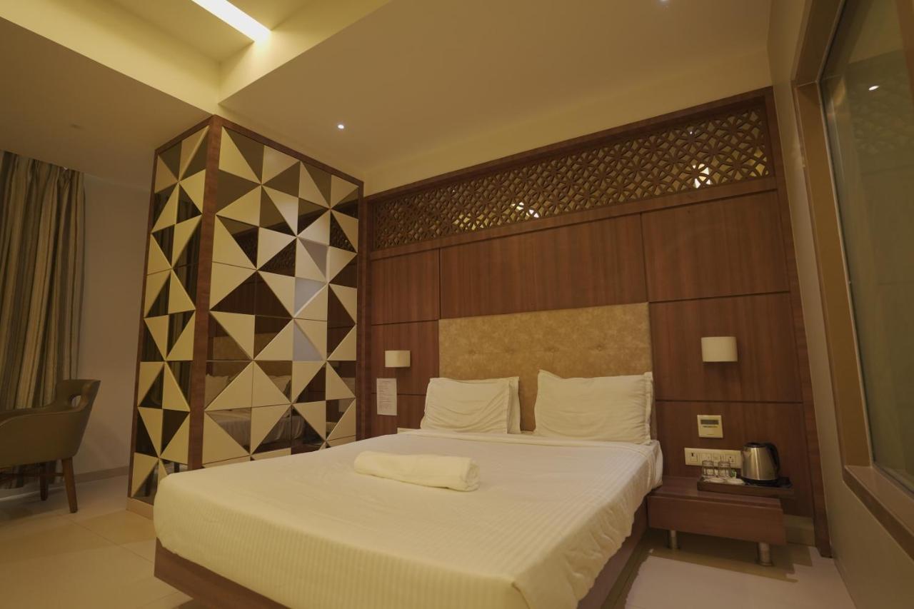 Hotel Mathoshree 탄 외부 사진
