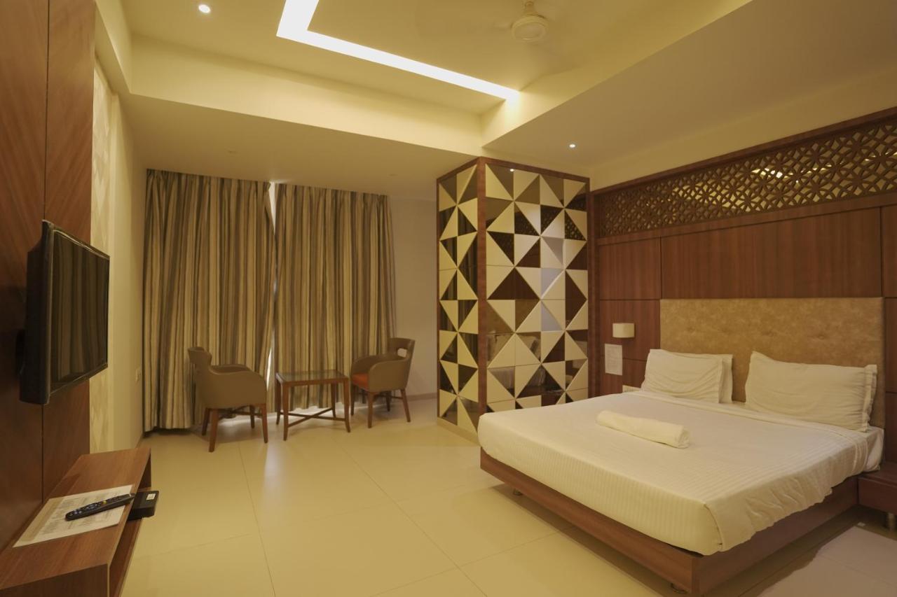 Hotel Mathoshree 탄 외부 사진