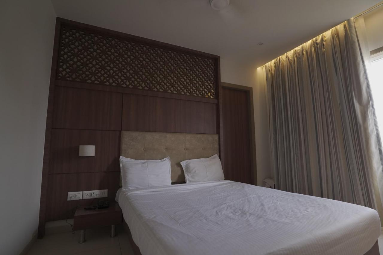 Hotel Mathoshree 탄 외부 사진