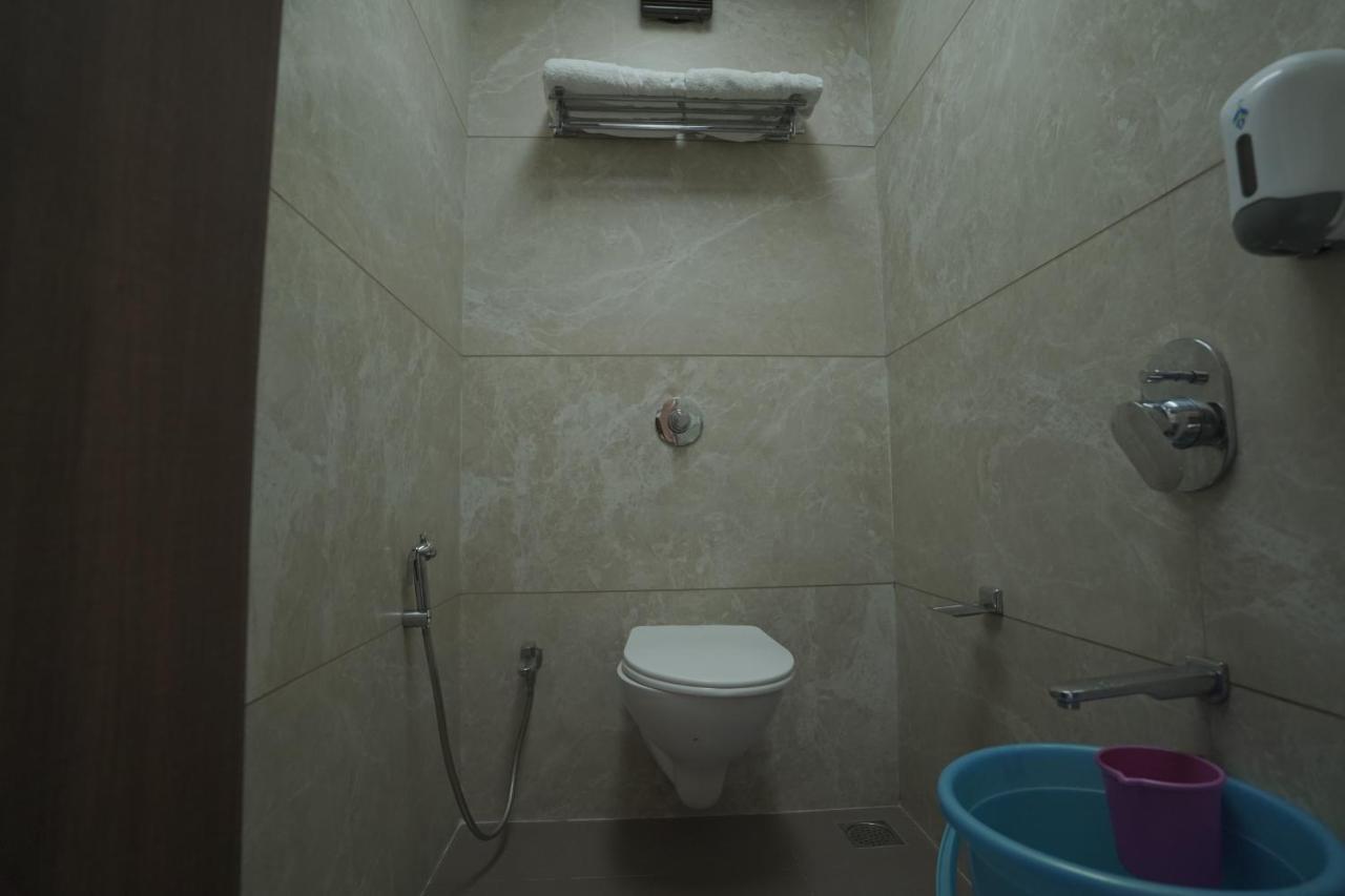 Hotel Mathoshree 탄 외부 사진